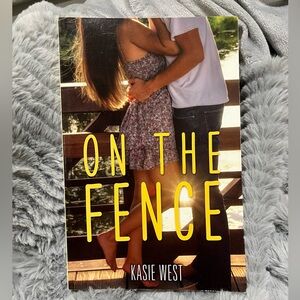 5/$10 📚 On The Fence by Kasie West (BOOK)